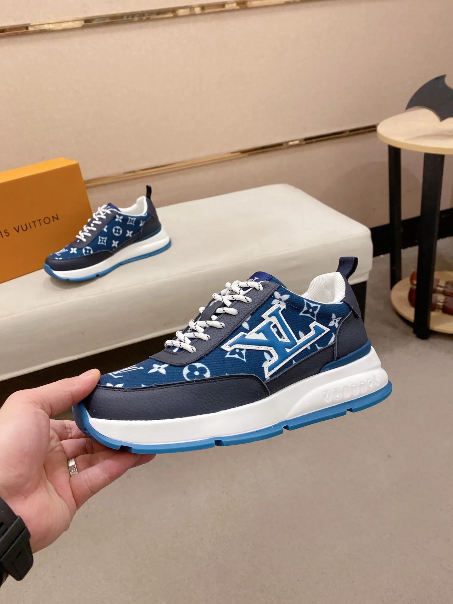 Factory price: 442💰🎉🎉LV~Louis Vuitton trendy men's shoes, new shipments, latest matching, same style as the official website, super high quality, best-selling season [strong][strong][strong] Selected first-layer cowhide, comfortable and breathable mesh lining, original last, comfortable on the feet, wear-resistant rubber outsole, size: 38-44.